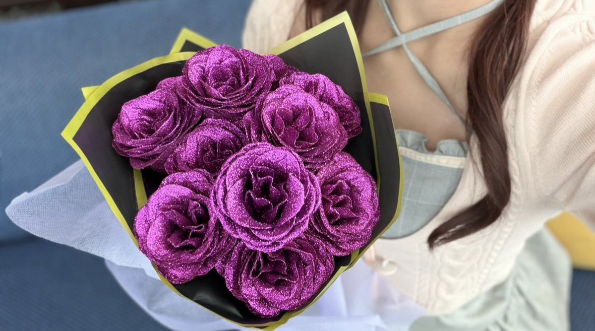 taro_s1018's tweet photo. キラキラ11本の薔薇かわいくて部屋に飾ってる^ᴗ ̫ ᴗ^

#21歳_僕と大人になってく笑太郎みせて 
#DXTEEN #田中笑太郎 https://t.co/eyfTThd92N