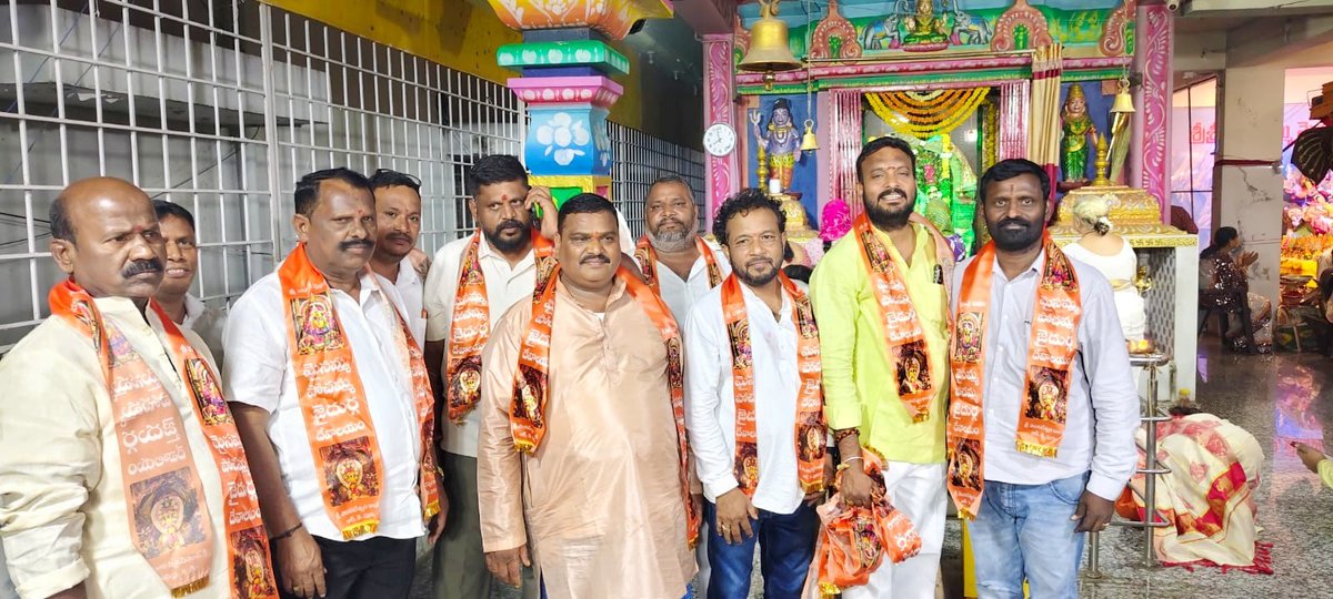 KUR_Congress's tweet photo. Visited durga matha in various colonies in neredmet division 
#MynampallyHanumanthanna #kothapallymeenareddyupendarreddy #NeredmetCorporator #yapralcorporator #Malkajgiri https://t.co/5W2deNNzX2
