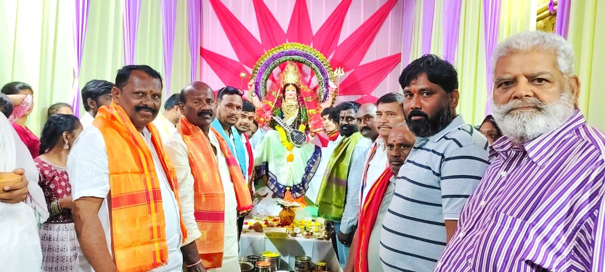 KUR_Congress's tweet photo. Visited durga matha in various colonies in neredmet division 
#MynampallyHanumanthanna #kothapallymeenareddyupendarreddy #NeredmetCorporator #yapralcorporator #Malkajgiri https://t.co/5W2deNNzX2