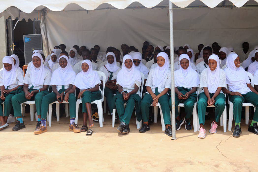 Mathieuwirwanda's tweet photo. @Mathieu_Uwi2023 @PaulKagame @ClaudeKayirang2 @FelixMugenzi @evaristemur @MathieuUwiho @kennethRwa @Karinganire_Has @minegap @HTugende7198 @sir_damass Investing in education, technology, and young talent is investing in #Rwanda 's future. Together, we can create more opportunities for generations to come. 🇷🇼 #RwandaDevelopment https://t.co/nNx5HavSiY