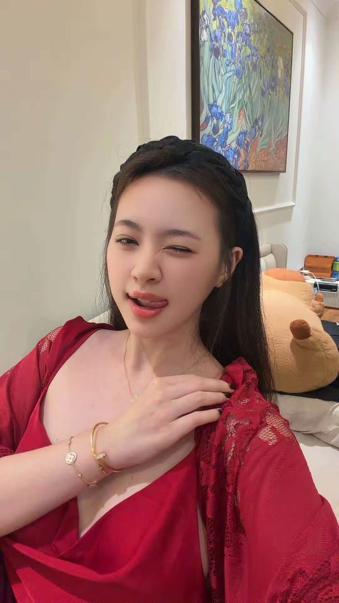PTTA7689's tweet photo. đỏ đỏ cho nó nóng anh iuuu https://t.co/OQL8RHwA9D