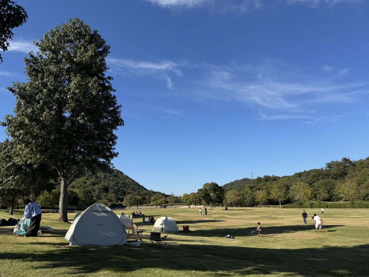 fffw2's tweet photo. 家族で希望が丘文化公園に行ってきた。心地よい秋晴れ。結構久しぶりに来たなーと思って過去ツイを見たら16年ぶりで時の流れの早さ��驚いた。 https://t.co/HLAQSNOK5R