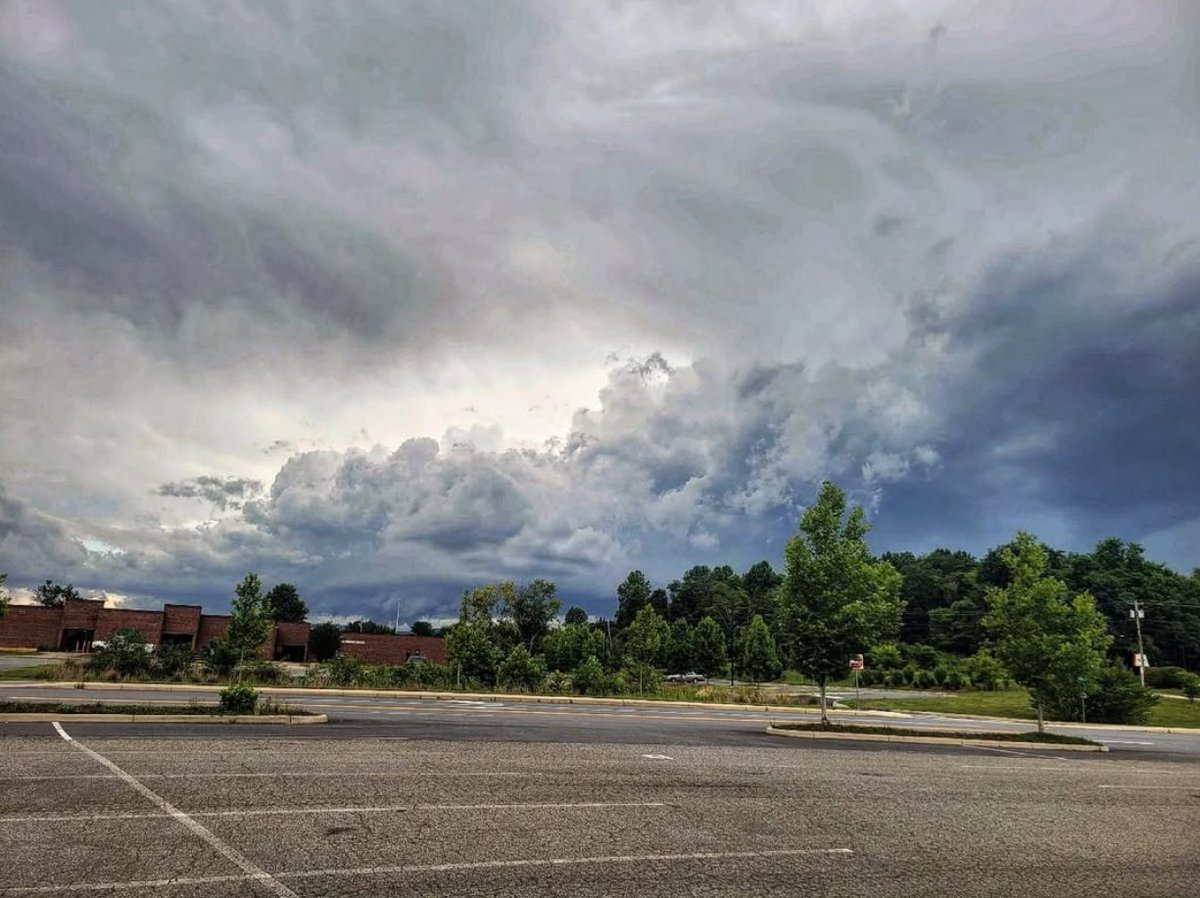 WithinTheNotch's tweet photo. First supercell vs best supercell
Late June of 2023 near Stanardsville
5/15/25 - Free Unionish region of VA https://t.co/kryTK5Wp1g