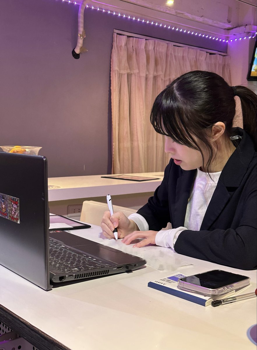 high_puri_ao's tweet photo. 社会人の背中はやっぱり違う💻 https://t.co/gzvzbAS0Zw
