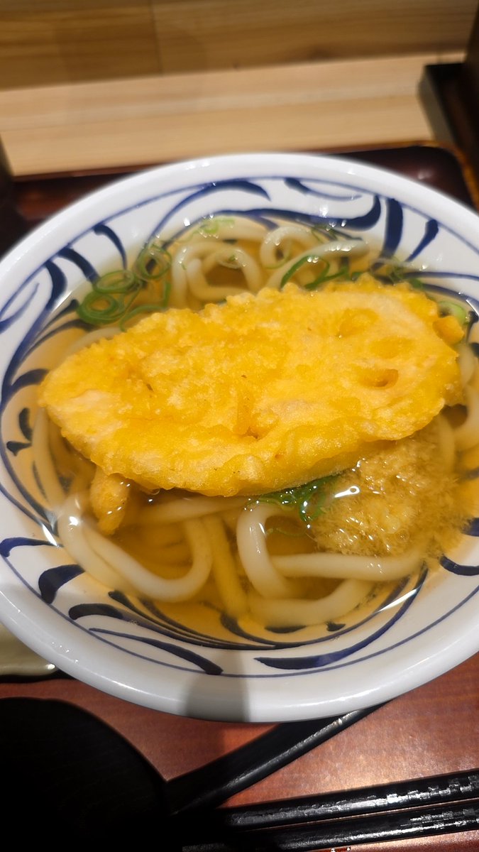 Fly3evi's tweet photo. 上に乗ってるのは蓮根天よ https://t.co/Zh6lryAhUJ
