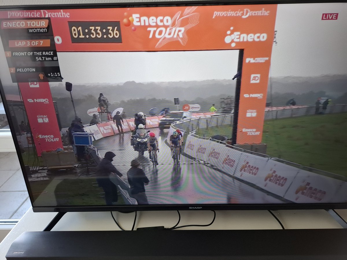 AlexvanNetten's tweet photo. #enecotour Wat een waardeloos commentaar!
De Vamberg is niet een heuveltje, de commentatoren van #Eurosport lullen de spanning naar slaapverwekkend.

*ik heb er verslag gedaan, geloof me, zelfs in de auto een uitdaging!
@Eurosport_NL https://t.co/5RkOQqUSjg