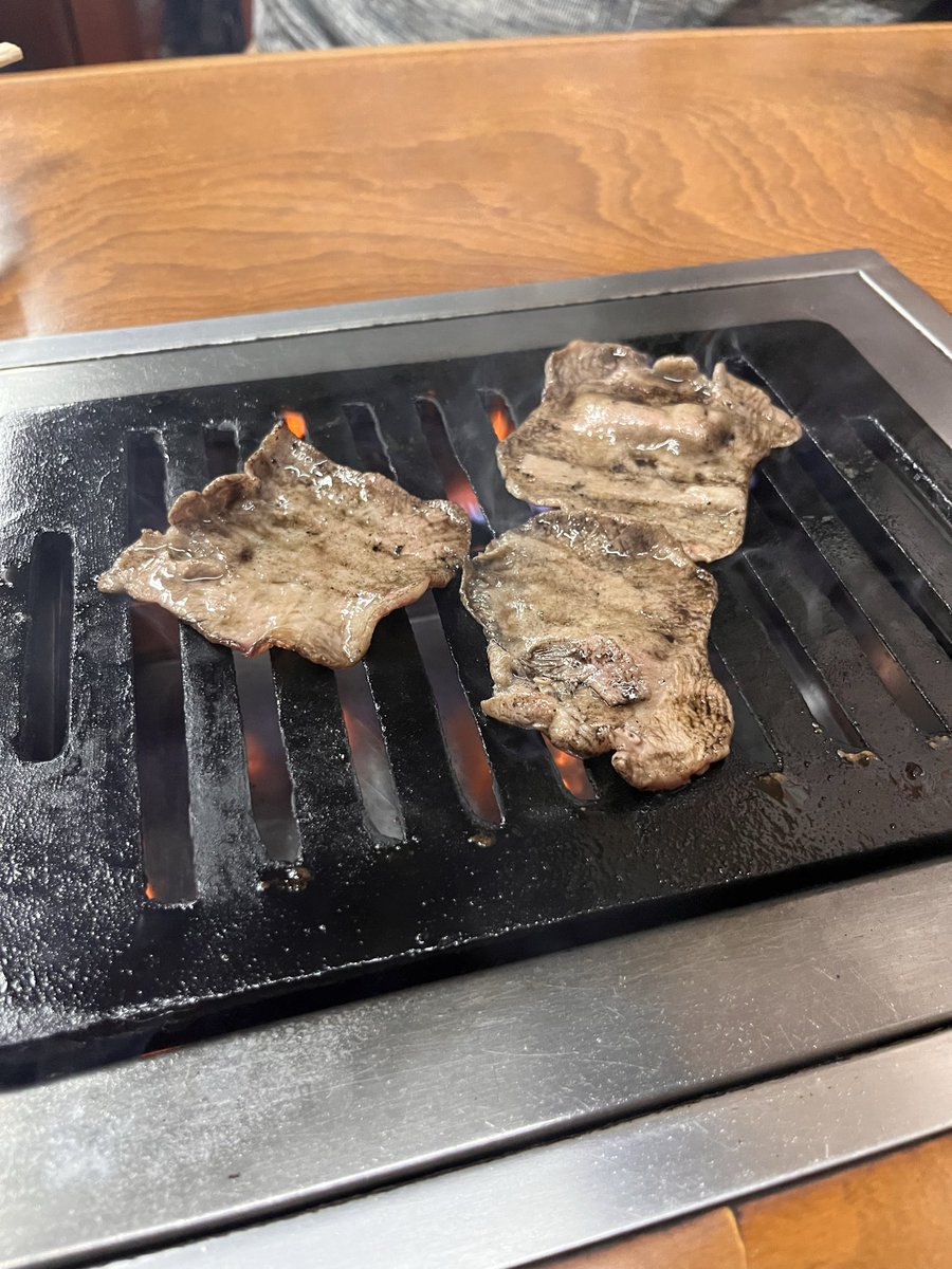 hacoxbaco's tweet photo. ご友人とバイオ➕飲み　一軒目に焼肉 https://t.co/uMA6hJHSw9