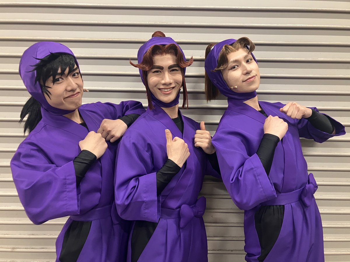 nin_myu_info's tweet photo. #忍ミュ 本日もご来場
また、配信・ライブビューイングでのご視聴もありがとうございました🎬✨️

東京公演の配信は11月6日(金)までアーカイブ配信もご視聴いただけます！✨
ぜひ何度でも第16弾再演をお楽しみください👀🔁🔥
詳細はこちら🔽
https://t.co/hcaFTtHzar

また、本日の18:00公演をもちまして、
平滝夜叉丸役の #西岡諒佑 さん、田村三木ヱ門役の #沖矢悠 さん、浜守一郎役の #秦健豪 さんが100回のご出演となりました🎉👏🟣

明日も13:00/18:00の2公演です🔥
皆様のご来場をお待ちしております👊✨