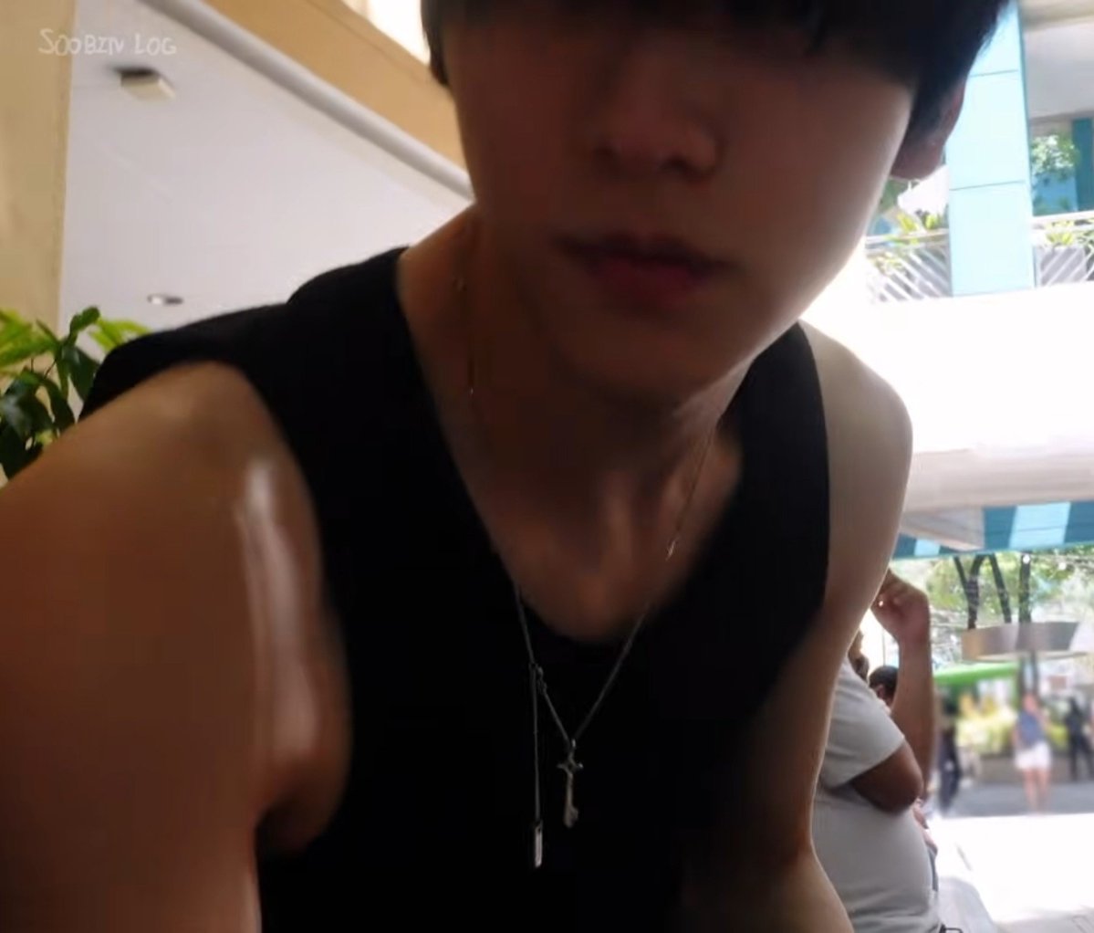 fortyunwinks's tweet photo. @darkofthestars ill hold my man back you should handle choi soobin omg https://t.co/7xTy7azd19