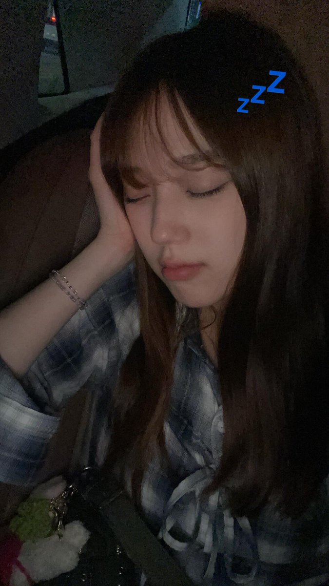 letsgoskrrr's tweet photo. Park Ye-eun BERRIZ update:
"Cha-cha~ It seems like everyone really wants to see the old photos last time!! I picked it right away. There are way more photos I want to show than I expected... So I really worked hard to pick photos that the ChaChas would love! There are black, brown, and short hair, and haha of bob hair, so seeing bob photos makes me want to try bob hair too! When I was in school, there were a lot of photos of me not just in normal photos, but also in weird poses or expressions, which was really shocking... I realized I had fun with school life...  What kind of student do you think I was when I was in school? I'm curious about what Chacha and others think of me. haha If there are any photos you want to see again, let me know~ I'll bring a lot and lots like today. I love you again today~ 🩷"
#unchild #yeeun #unchildcomecback
