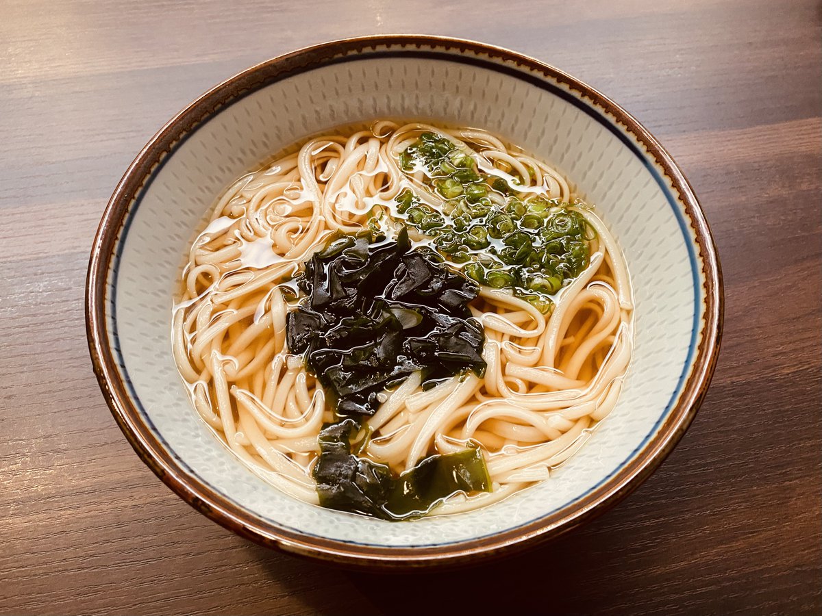 evilswarm23B's tweet photo. 半田うどん食べてまた明日〜 https://t.co/wSMgmdBqVo