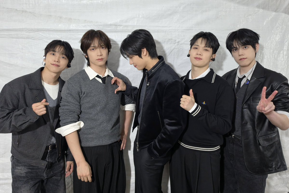 NFlyingofficial's tweet photo. [📸] 2029 인빅터스 게임 개최 선포식

#NFlying #엔플라잉 #Still #잔불 https://t.co/xyAFi8iJcs