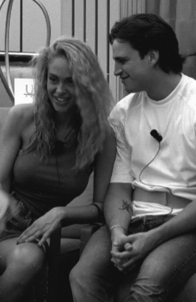 pazzadireality's tweet photo. Tra poco l’aereo per i cuccioli e affonderemo definitivamente😩💘
#gfvip #varsello #monelli https://t.co/QCxJDVwcSH