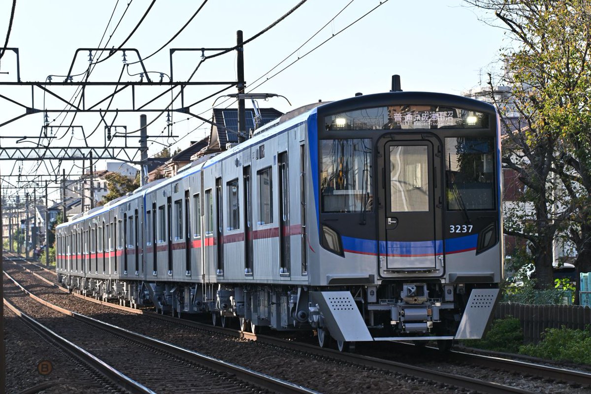 jal1201's tweet photo. 本日(10/17)より、営業運転を開始した京成松戸線での京成3200形の2本目 #京成 #新京成 #京成松戸線 https://t.co/j4SN5YTM2z
