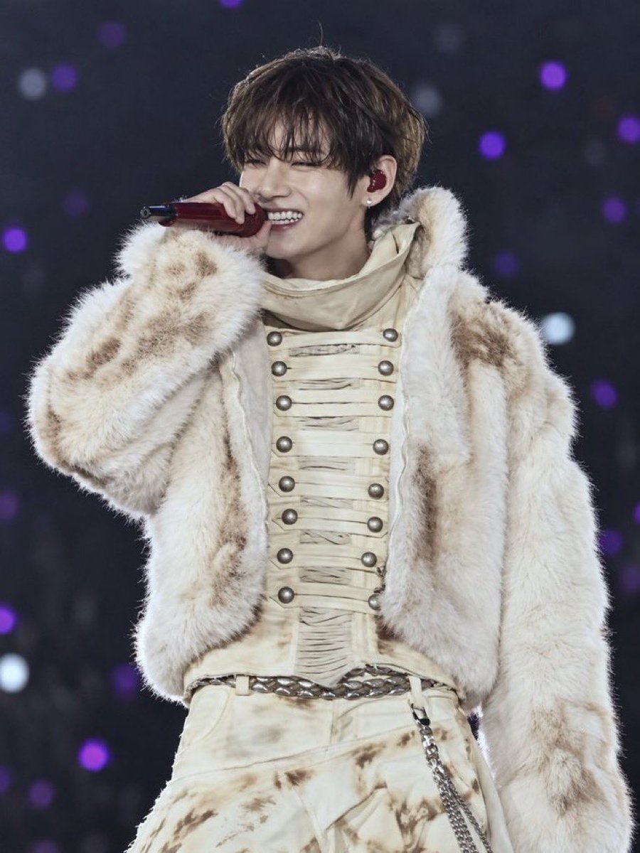 taehyung123096's tweet photo. @WORLDMUSICAWARD @BTS_twt SIX BILLION FOR V
#3BillionStreamsForV
#V6BillionOnSpotify https://t.co/ti9gpyvUYa