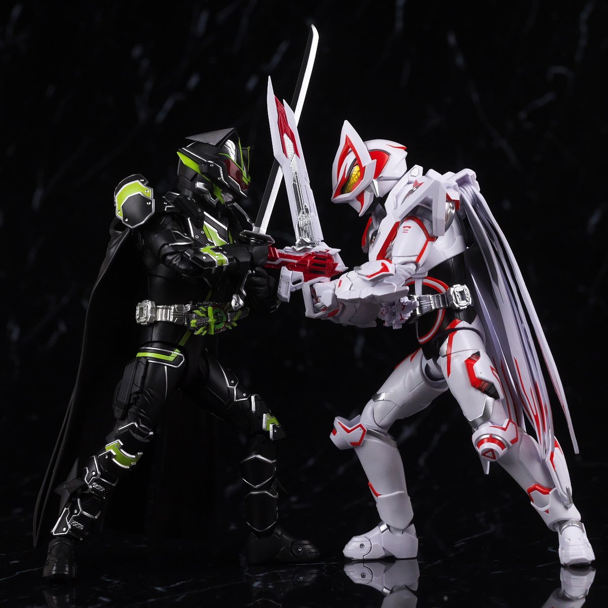 hacchaka999's tweet photo. S.H.フィギュアーツ 仮面ライダーギーツIX レビュー
https://t.co/uh9McP4ejY
#フィギュアーツ https://t.co/fssLadurs7
