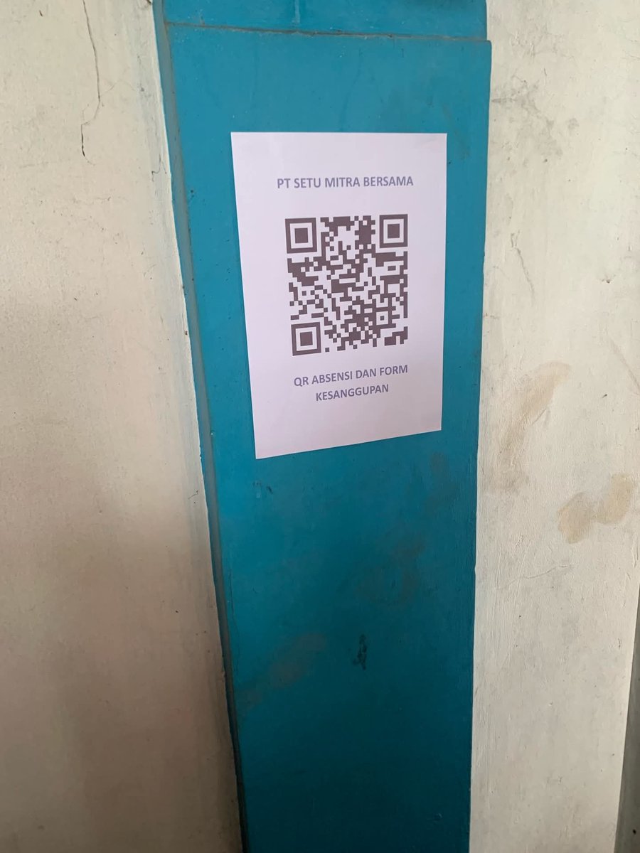 Ccookkk_'s tweet photo. Jadi kronologi nya: ada seorang pelamar mau ngelamar jadi pramusapa di Transjakarta dan dia gak sendiri, kurang lebih 200 orang an, terus di kasih info lebih lanjut katanya ada biaya seragam + sertifikat + biaya MCU dan atribut kurang lebih totalnya 5jt

Terus mereka kasih keringanan bayar 1,1jt dulu gitu katanya untuk seragam kerja nya. Terus ada juga kandidat ex pramusapa gitu, dan si kakak nya yang ngelamar kerjaan ini juga ragu karena ini outsorcing dan si kakaknya takut penipuan gitu

Gimana tanggapan kalian soal ini gaizzz??? Bukannya kalo ngelamar ke Transjakarta itu bebas biaya apapun ya?🤔🤔