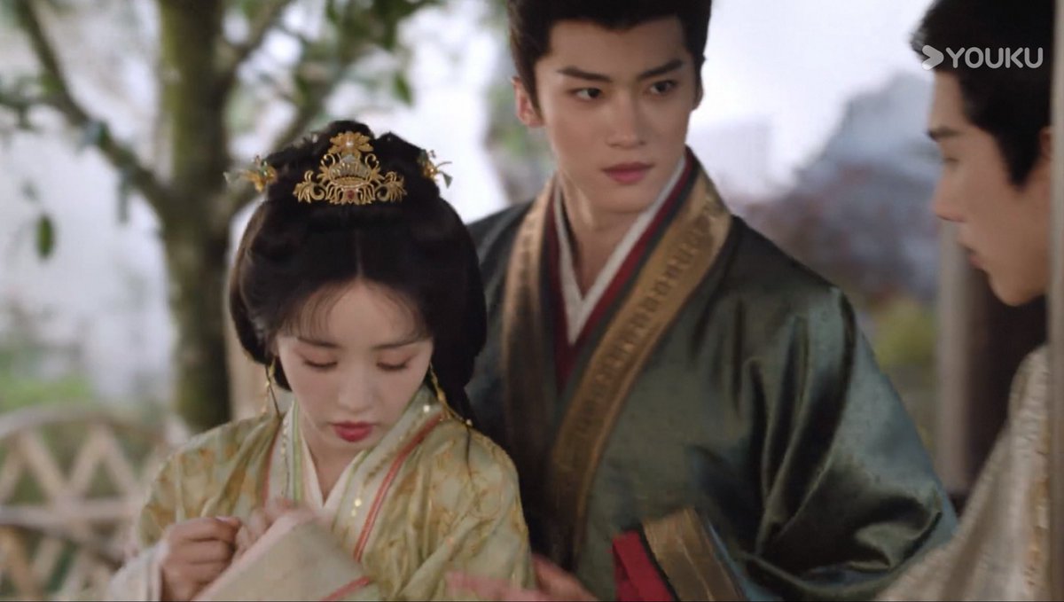 Mangaew_NoRed's tweet photo. แล้วชันจะเป็นบ้า สายตาลู่ซื่อจื่อเหมือนตะโกนว่าเมียกุข่ะ เมียกุเนาะ เมียกุๆๆๆๆ ทุกครั้งที่เพื่อนฮีมาเลยอ่ะ

#เถียนซีเวย #เหยียนอัน
#ปลดหน้ากาก #WhereTheMaskEnds https://t.co/4O5315CAxi