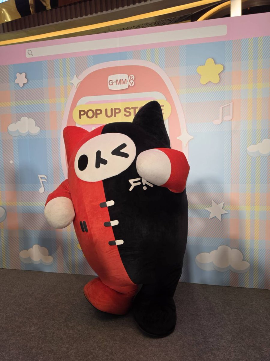 yuzu_mumu_gmmtv's tweet photo. ป๋านุดพามุเท่วๆกั๊บเมี๊ยว 🐱🐈‍⬛🐈

#GMMTVPOPUPSTOREINHONGKONG
#YUZUMUMU https://t.co/uyZfBqxabf