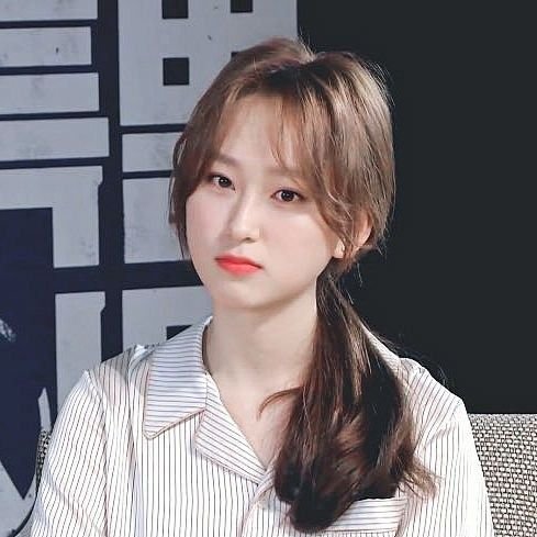 wohnxee's tweet photo. aktris Ryu Hyeyoung dtg ke konser illit hari ini 🤍

👤 aku benar2 dtg ke konser illit kesayanganku utk pertama kalinya
👤 healing bgt!!
💭 unnie, bias kamu moka ya??
👤 Aku bawa foto moka di lightstickku utk menyemangatinya dan mendoakan spaya dia sehat teruss https://t.co/4w4SLeN2Cj