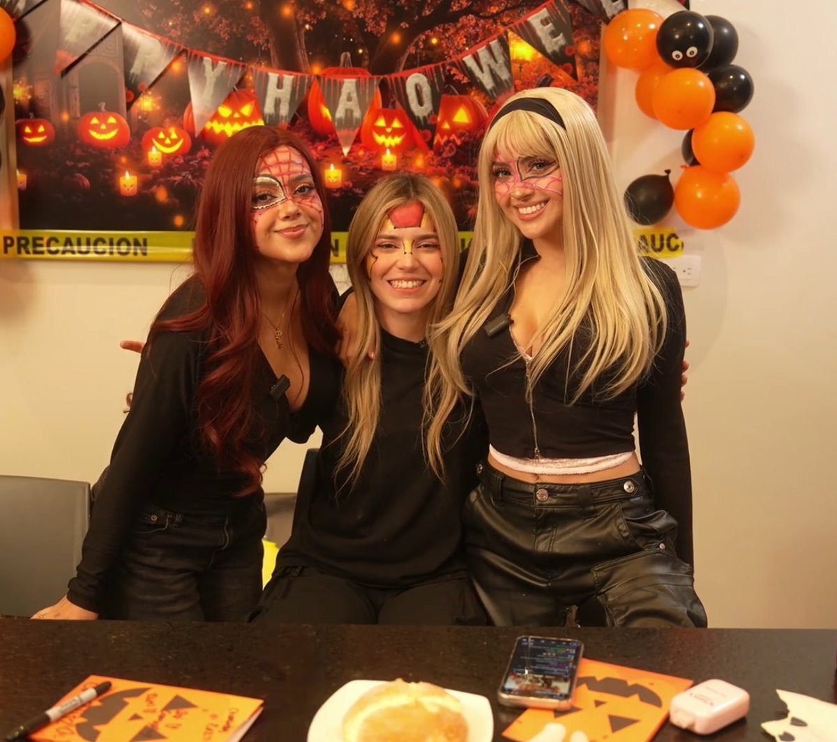 PaoDeAri's tweet photo. Las chancludas ❤️❤️❤️ https://t.co/iReRaaXsQ5