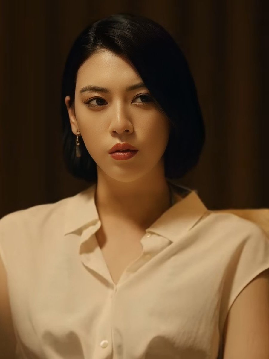 lngshotupdate_'s tweet photo. Japanese actress Ayaka Miyoshi, rumored to appear in LNGSHOT “Masterpiece” MV, shared a story with a painting and “Moonwalkin’” audio.

#LNGSHOT #롱샷 #Masterpiece https://t.co/1Y7oQBTjIN