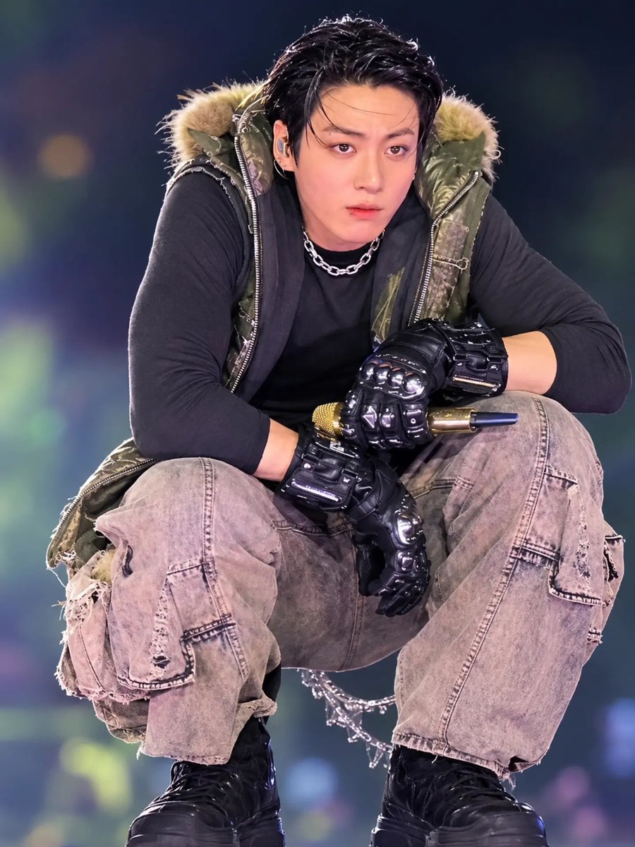 btsjk_91017's tweet photo. かわいいとかっこいいが同居できる漢
そして最高値をどんどん更新し続ける
それがジョングク（推し）である🫠🫠🫠 https://t.co/oid5mlZcMH