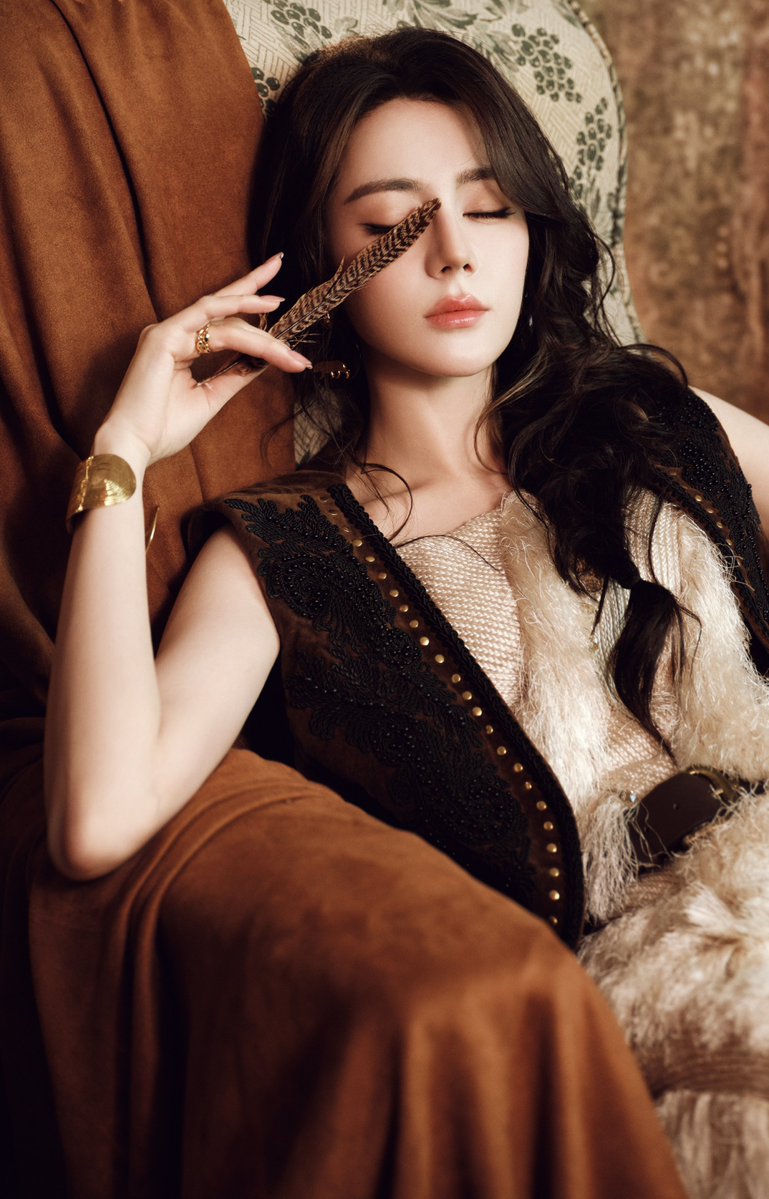 OnlyDilrabaxx63's tweet photo. Today is the super intellectual, beautiful senior🍂🍁

https://t.co/TKzBej3qId

#Dilraba #Dilireba https://t.co/bfYYM60hn9