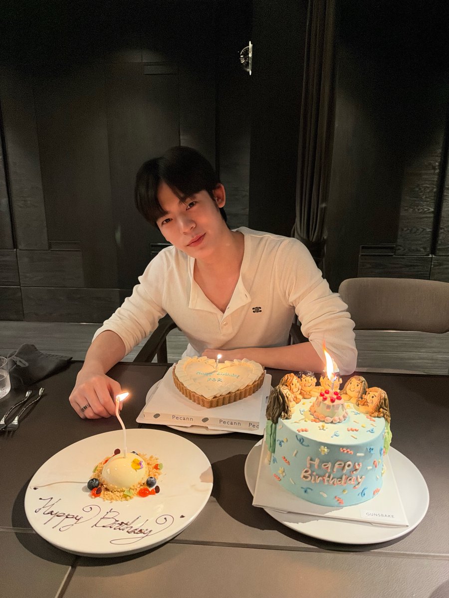 teeteebaipor's tweet photo. บนเค้กมีตั้ง 6 คนแหน่ะ ใครบ้างนะเนี่ยยยย https://t.co/VkFYBtJwVs