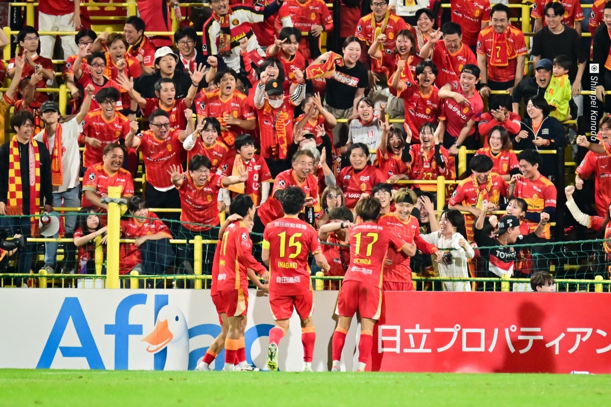 SoccerKingJP's tweet photo. ☀️試合結果🔴🟡
柏、首位陥落…遠藤渓太がゴラッソも木村勇大の芸術弾で勝ち越した名古屋が2連勝
https://t.co/zSC2q6vBqe

🗣編集部より
「名古屋グランパスに1－3で敗れた柏レイソルは、今節勝利したサンフレッチェ広島とFC東京に勝ち点で追い抜かれました」 https://t.co/5A2dHua7y0
