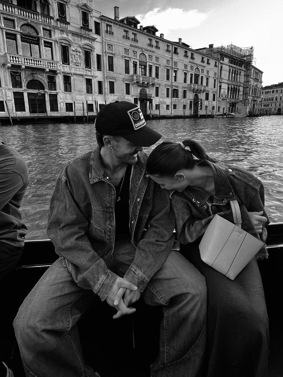 LaRomanticona10's tweet photo. La bolla, ovunque 🚤 🫧🫶🏼🪁

#jonita https://t.co/MTPk8yZHxx