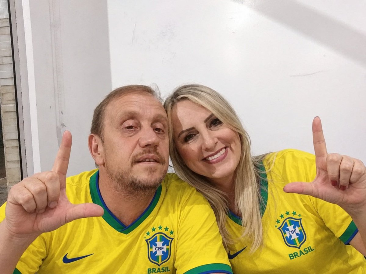LoebleinSchwaab's tweet photo. #BORALULA
#LULATETRA
❤️🇧🇷❤️🇧🇷❤️ https://t.co/CtLkcZaGFU