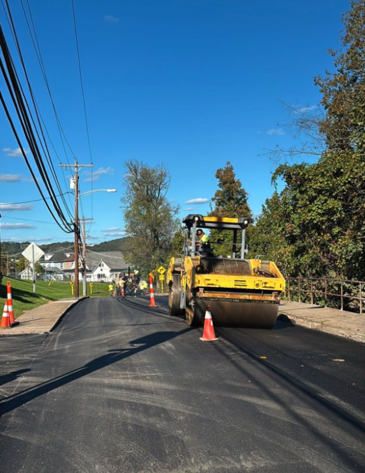 ExponentWVNews's tweet photo. Clarksburg’s major water line replacement project is now 83% complete, with paving operations scheduled to resume on Nov. 2.
Get the full update in the replies
#WVNews #ClarksburgWV #HarrisonCounty #WV #WestVirginia #WVTraffic https://t.co/ABHDKjKlZb