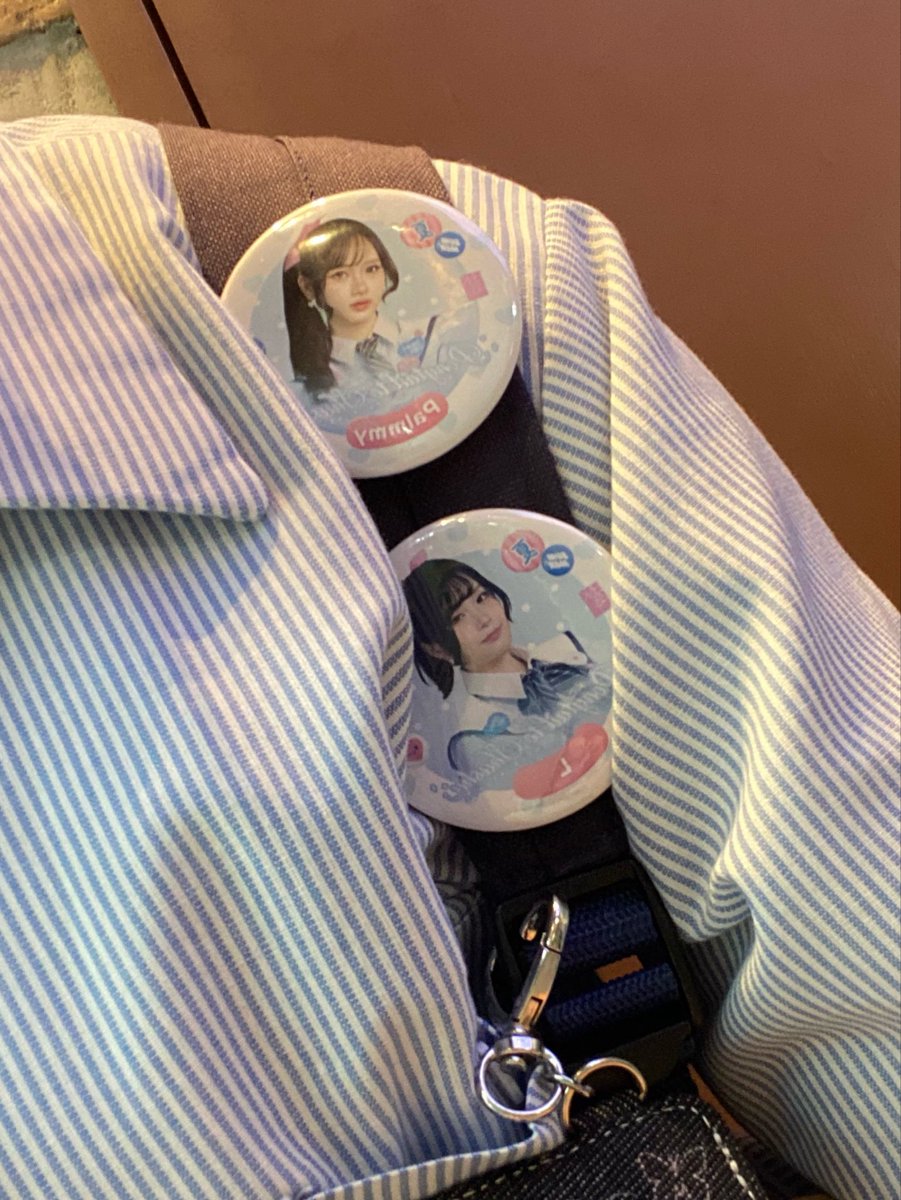 lnwDc2's tweet photo. อันนี้น่ารักกก นี่ใส่เข็มกลัดน้องแอลไปมีน้องมาสคอตที่เซ็นเวิลทักด้วยว่า ชอบน้องแอล5555

#LBNK48
#ผู้ประสับภัยพิบัติครับจ้า https://t.co/DZpaijuDic