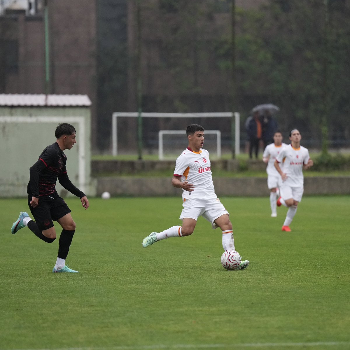 GSfutbolakademi's tweet photo. Maç sonucu: Gençlerbirliği U19 2-2 Galatasaray U19 

⚽️ 34’ Abdullah Kolazlı (P)
⚽️ 58' Furkan Koçak https://t.co/mPfNaCaG1p
