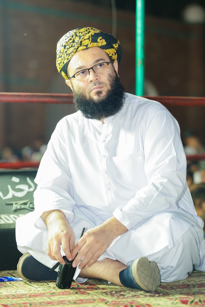 SamiSwati_'s tweet photo. سوال واضح ہے: امن یا وسائل پر اختیار؟

ملتان کی مفتی محمود کانفرنس میں مولانا فضل الرحمٰن نے بدامنی، معدنی ذخائر، صوبائی خودمختاری اور ایمرجنسی کے معاملے پر اہم سوالات اٹھائے۔ ان سوالات کا جواب شفافیت، آئینی وضاحت اور عوامی مفادات کو سامنے رکھ کر دیا جانا چاہیے۔ عوام کو امن بھی چاہیے اور اپنے وسائل پر آئینی حق بھی۔

جےیوآئی سربراہ مولانا فضل الرحمٰن کا ملتان میں مفتی محمود کانفرنس سے خطاب

#اسٹیبلشمنٹی_راج_نامنظور
#دہشتگرد_بہانہ_ذخائر_نشانہ
#مولانا_کا_بیانیہ_جیت_گیا
#نعرےنہیں_امن_دو
#معدنیات_حساب_دو