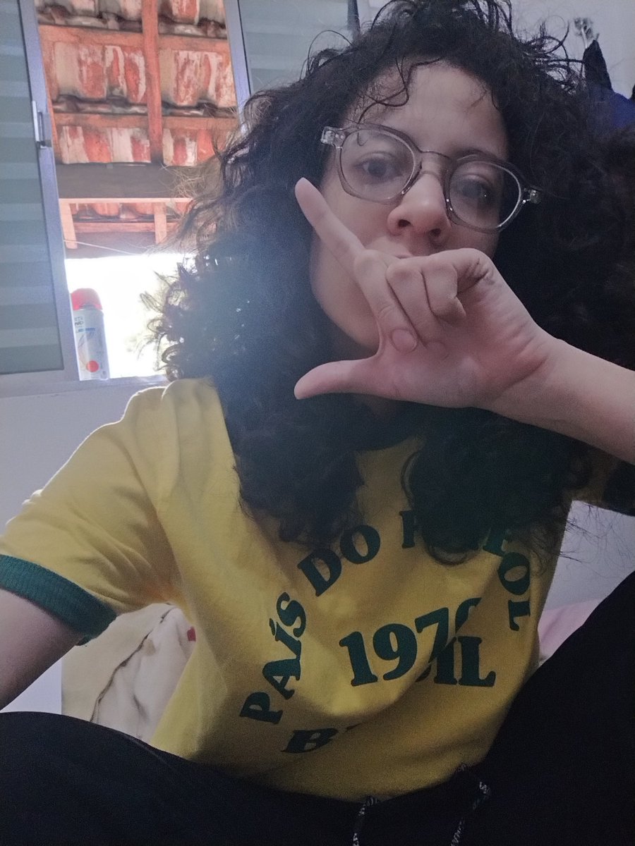 oliveffie's tweet photo. Indo lutar contra o fascismo, @Zedeabreu https://t.co/adHTHqJhWk