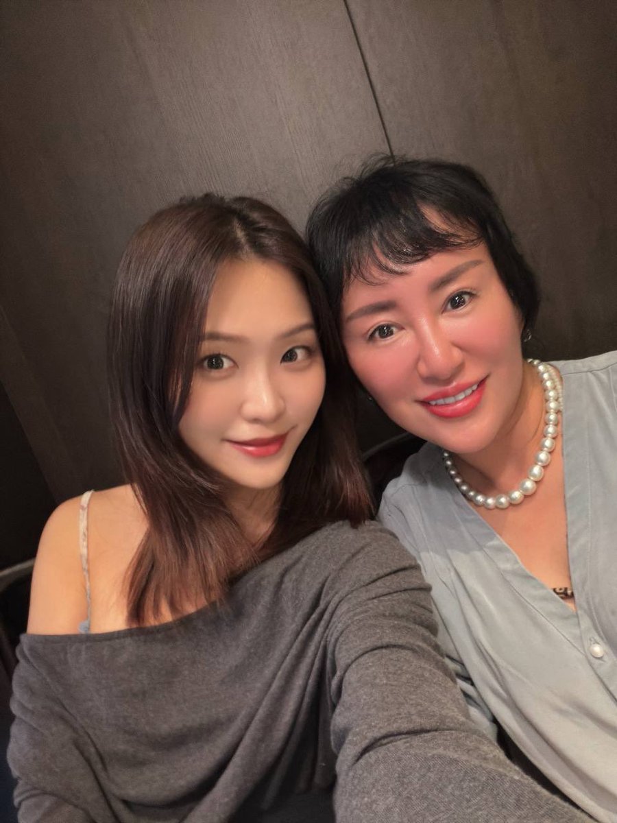 Irenezhao_'s tweet photo. 我们加起来100岁
@snow949494 https://t.co/FMPkIplr7o