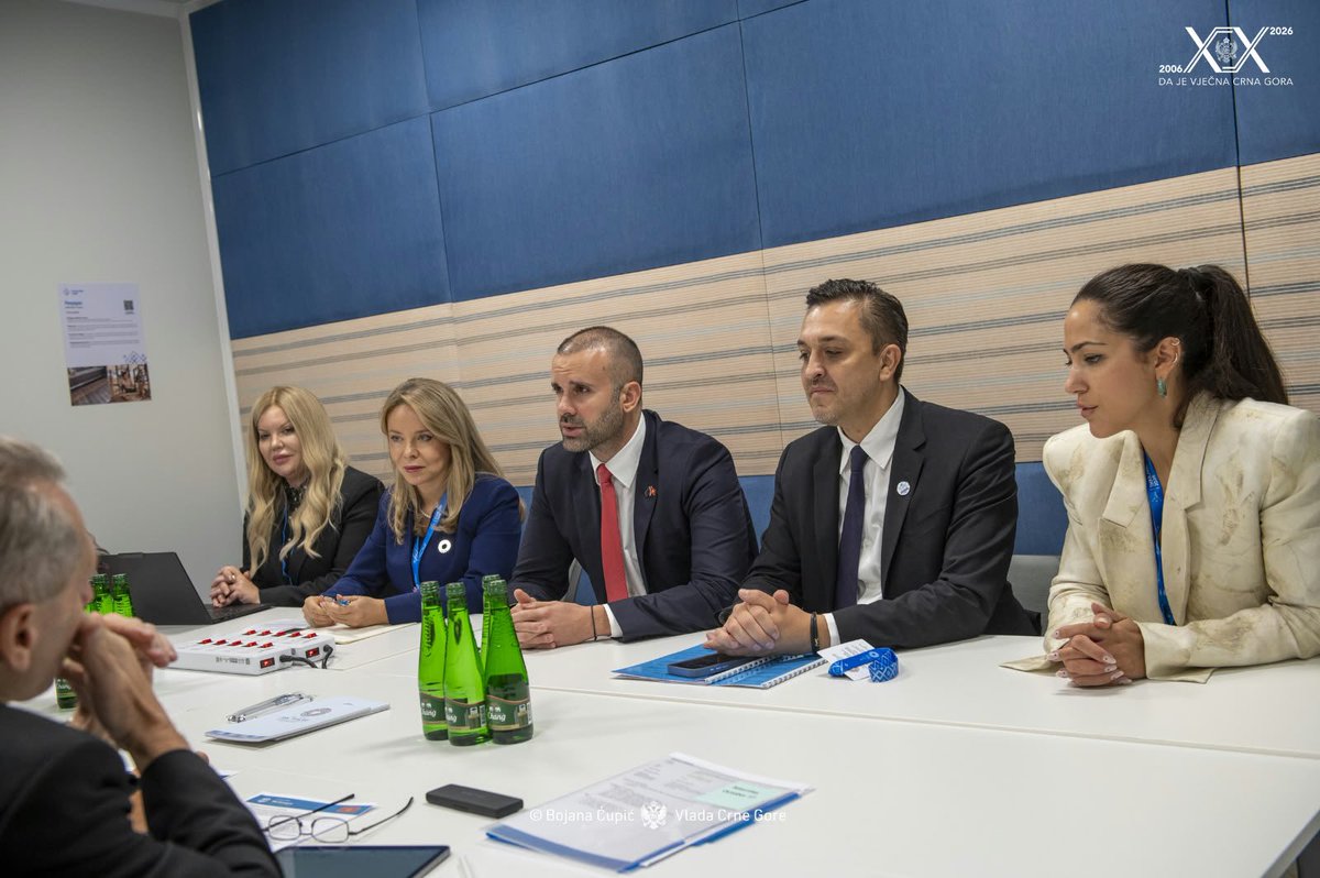 MiniFinME's tweet photo. 📌Ministar finansija mr Novica Vuković, zajedno sa premijerom Milojkom Spajićem, razgovarao je u Bangkoku sa Bo Lijem, zamjenikom generalne direktorice MMF-a, o programu Euro Model, fiskalnoj stabilnosti i ključnim prioritetima ekonomskog razvoja Crne Gore. https://t.co/ytmzH2zHJY