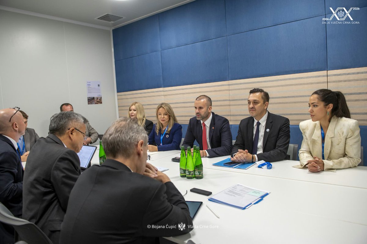 MiniFinME's tweet photo. 📌Ministar finansija mr Novica Vuković, zajedno sa premijerom Milojkom Spajićem, razgovarao je u Bangkoku sa Bo Lijem, zamjenikom generalne direktorice MMF-a, o programu Euro Model, fiskalnoj stabilnosti i ključnim prioritetima ekonomskog razvoja Crne Gore. https://t.co/ytmzH2zHJY