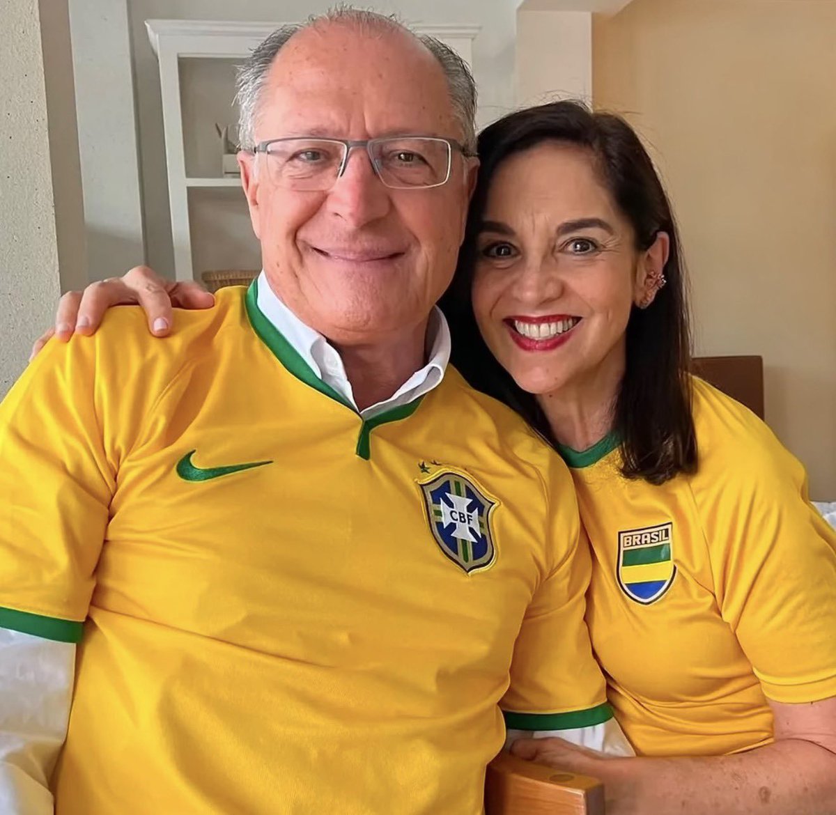 xbzpapi's tweet photo. Chocado que o Janones colocou o Lula, Alckmin e Dona Lu pra fazer trend. Tem que respeitar.

#OverdeAmareloENosso 
#BrasilInteiro 
#VerdeEAmarelo https://t.co/bS6mZwlxnS