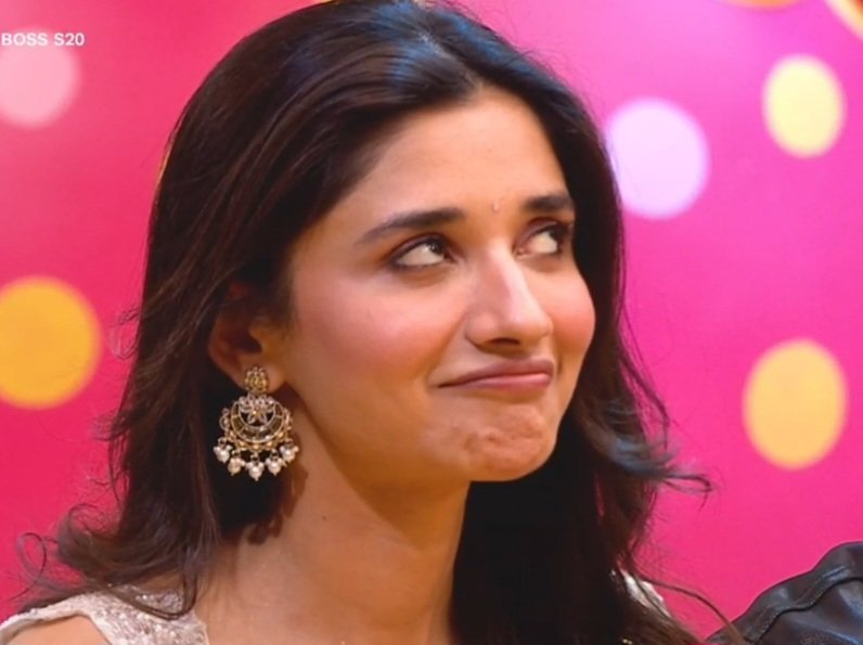 kingyungdsa's tweet photo. @HotstarReality Fillers queen chunika https://t.co/8APQ6PU8af