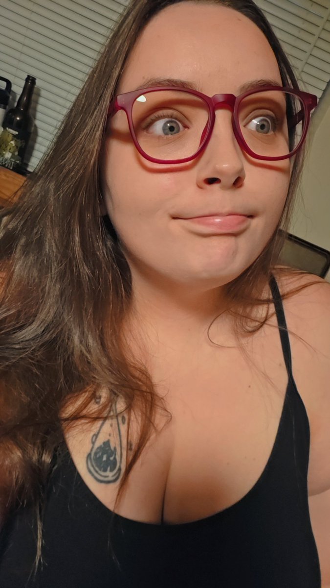 KayleeBug4you's tweet photo. Good morning my beautiful creatures  4 hour shit this morning hopefully we can make it through. Might nap when I get home we shall see cause your girl has a Halloween party tonight! https://t.co/DS3flS2sNc