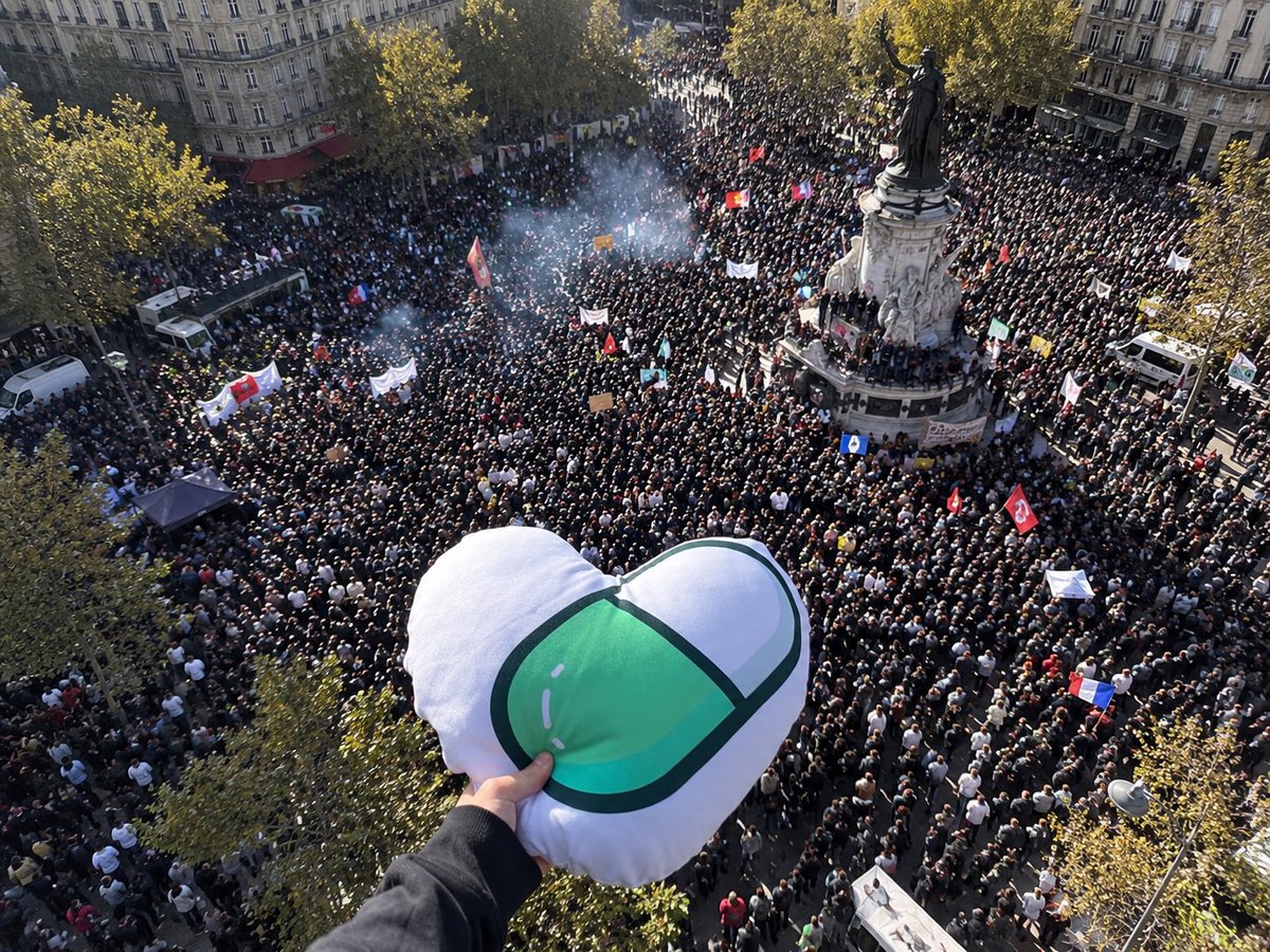 FranceUpRising's tweet photo. Paris. 

The crowd. 

Us. 

$RISE goes live on https://t.co/nNa6ZRW41z in under 2 hours.

CA dropping soon https://t.co/CJhxhcOvUE