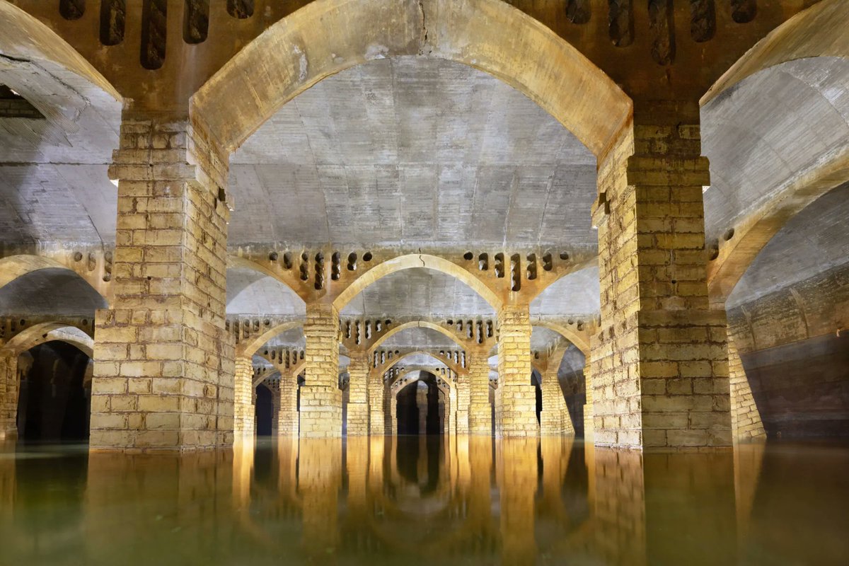 theiaincameron's tweet photo. This method goes back thousands of years. Ancient and prehistoric sites contain rock-cut tanks and cisterns, while later houses were commonly built with reservoirs beneath them.

On an island without rivers, storing water was literally part of the architecture.

3/n https://t.co/z2xdEOMqyn