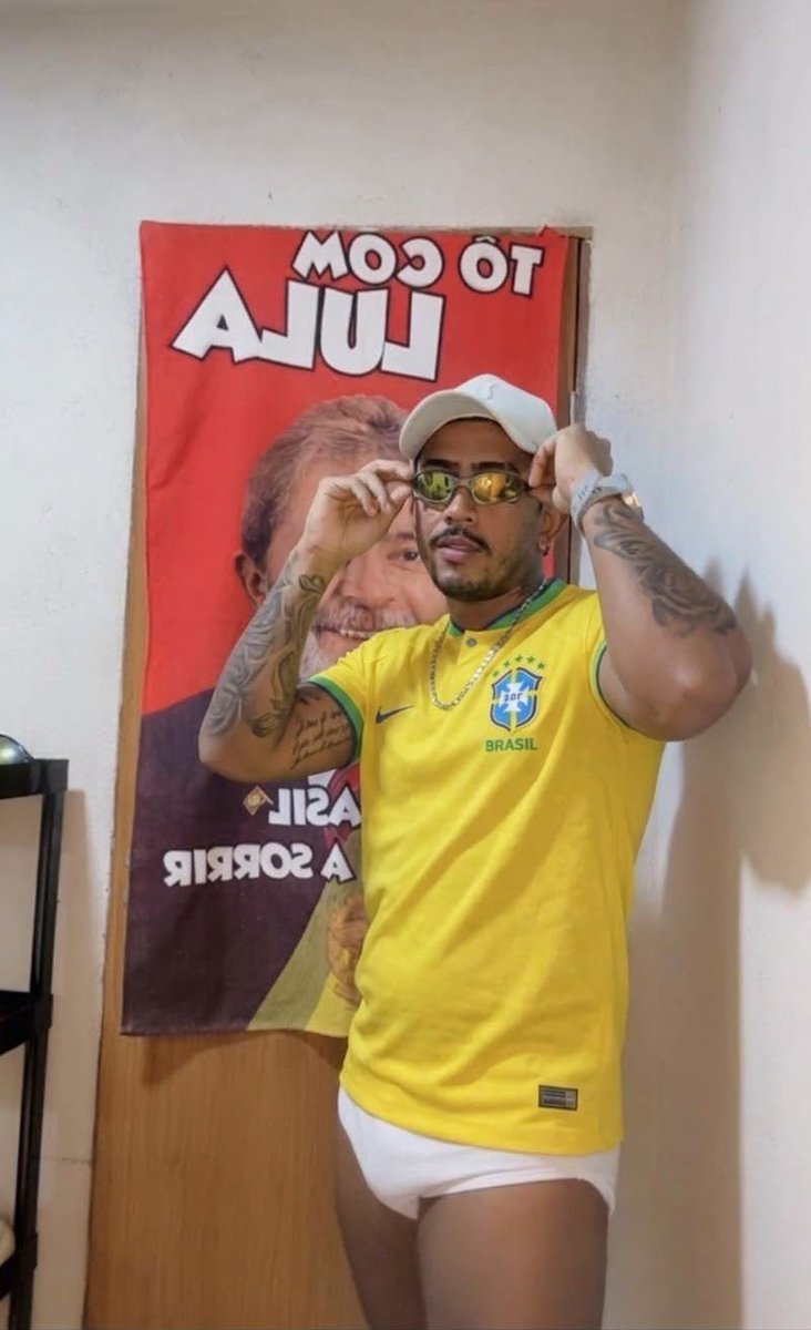 xviniborges's tweet photo. #NossaBandeiraEVerdeEAmarela https://t.co/6A9U9PDIRu