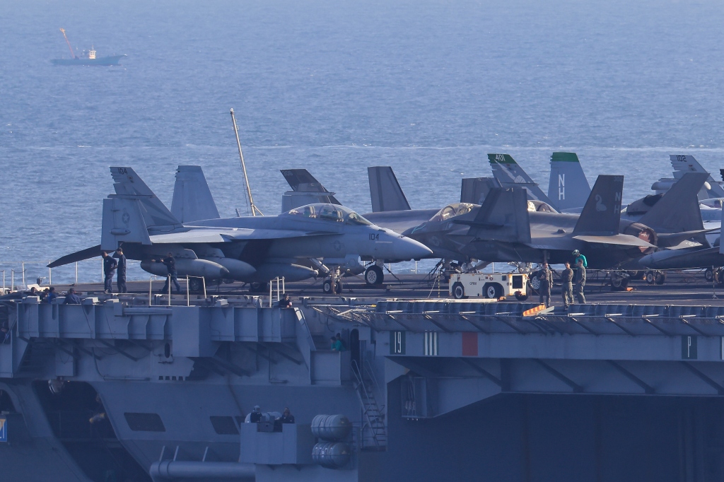 Kunimatsu_y's tweet photo. 米空母セオドア・ルーズベルトの艦載機
VAQ-137 "Rooks" のEA-18Gグラウラー503号機の
機体下面に搭載されているのは、従来のALQ-99に代わる次世代電波妨害装置 AN/ALQ-249 NGJ（Next Generation Jammer）。電子戦能力を大幅に向上させた米海軍最新の装備が装着されていました！

#CVN71  #米海軍 #空母