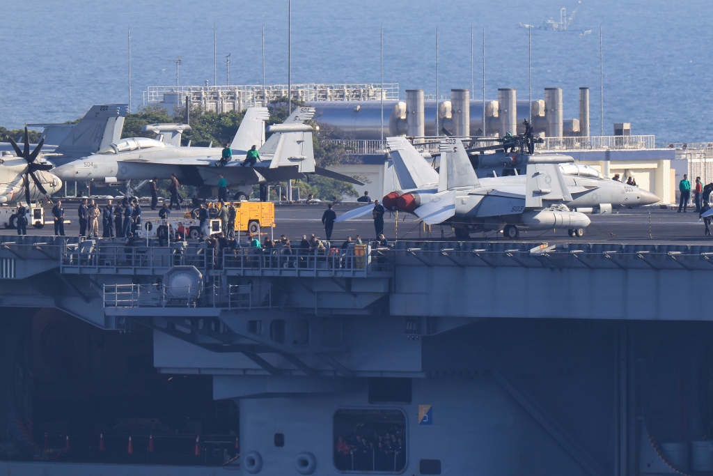 Kunimatsu_y's tweet photo. 米空母セオドア・ルーズベルトの艦載機
VAQ-137 "Rooks" のEA-18Gグラウラー503号機の
機体下面に搭載されているのは、従来のALQ-99に代わる次世代電波妨害装置 AN/ALQ-249 NGJ（Next Generation Jammer）。電子戦能力を大幅に向上させた米海軍最新の装備が装着されていました！

#CVN71  #米海軍 #空母
