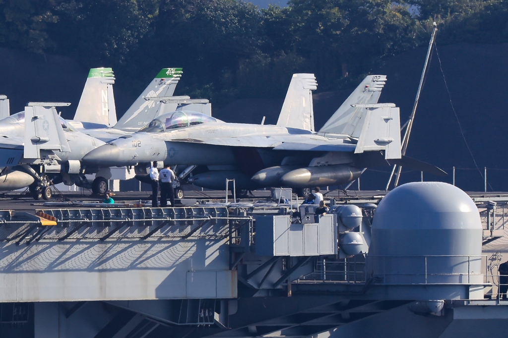 Kunimatsu_y's tweet photo. 米空母セオドア・ルーズベルトの艦載機
VAQ-137 "Rooks" のEA-18Gグラウラー503号機の
機体下面に搭載されているのは、従来のALQ-99に代わる次世代電波妨害装置 AN/ALQ-249 NGJ（Next Generation Jammer）。電子戦能力を大幅に向上させた米海軍最新の装備が装着されていました！

#CVN71  #米海軍 #空母