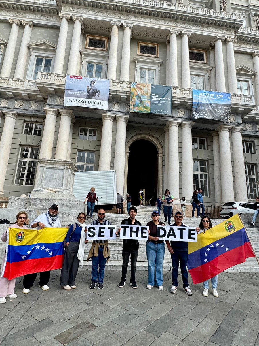 Sinmordaza's tweet photo. 🇻🇪 #ATENCIÓN | En este momento, venezolanos se concentran en Génova, Italia, para exigir elecciones presidenciales YA en Venezuela.

Desde la diáspora, alzan la voz por una salida democrática y el derecho de los venezolanos a elegir su futuro. https://t.co/IuqnCW7yad